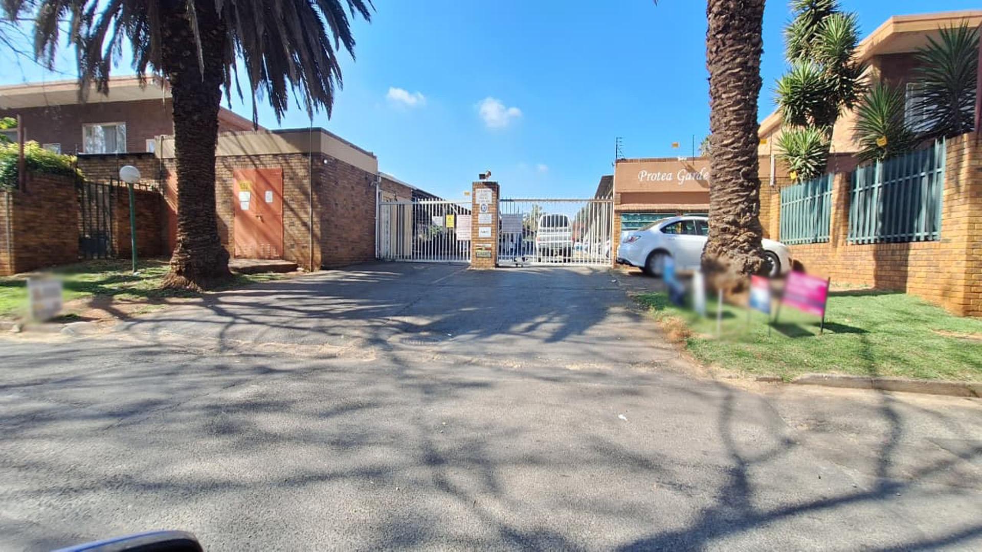 Front View of property in Witfield