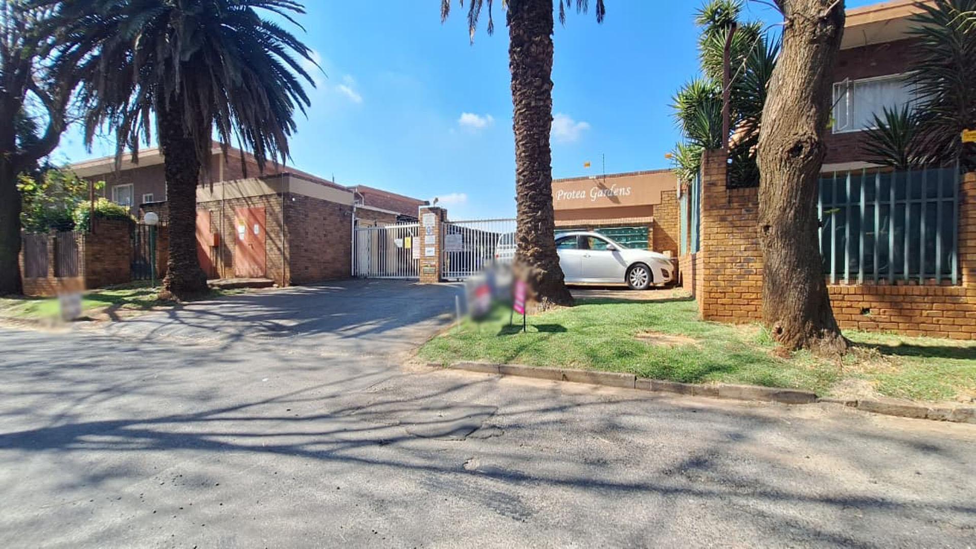 Front View of property in Witfield