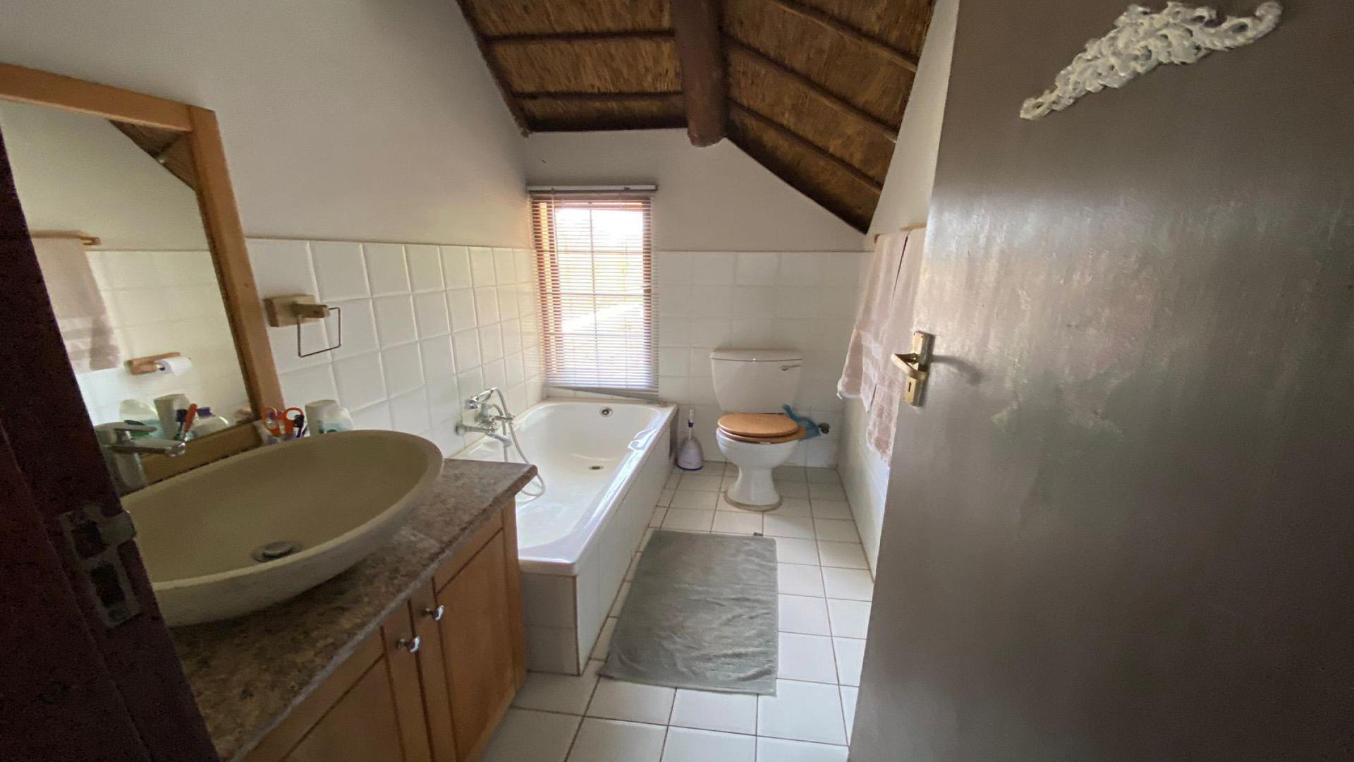 Bathroom 1 of property in Kameelfontein