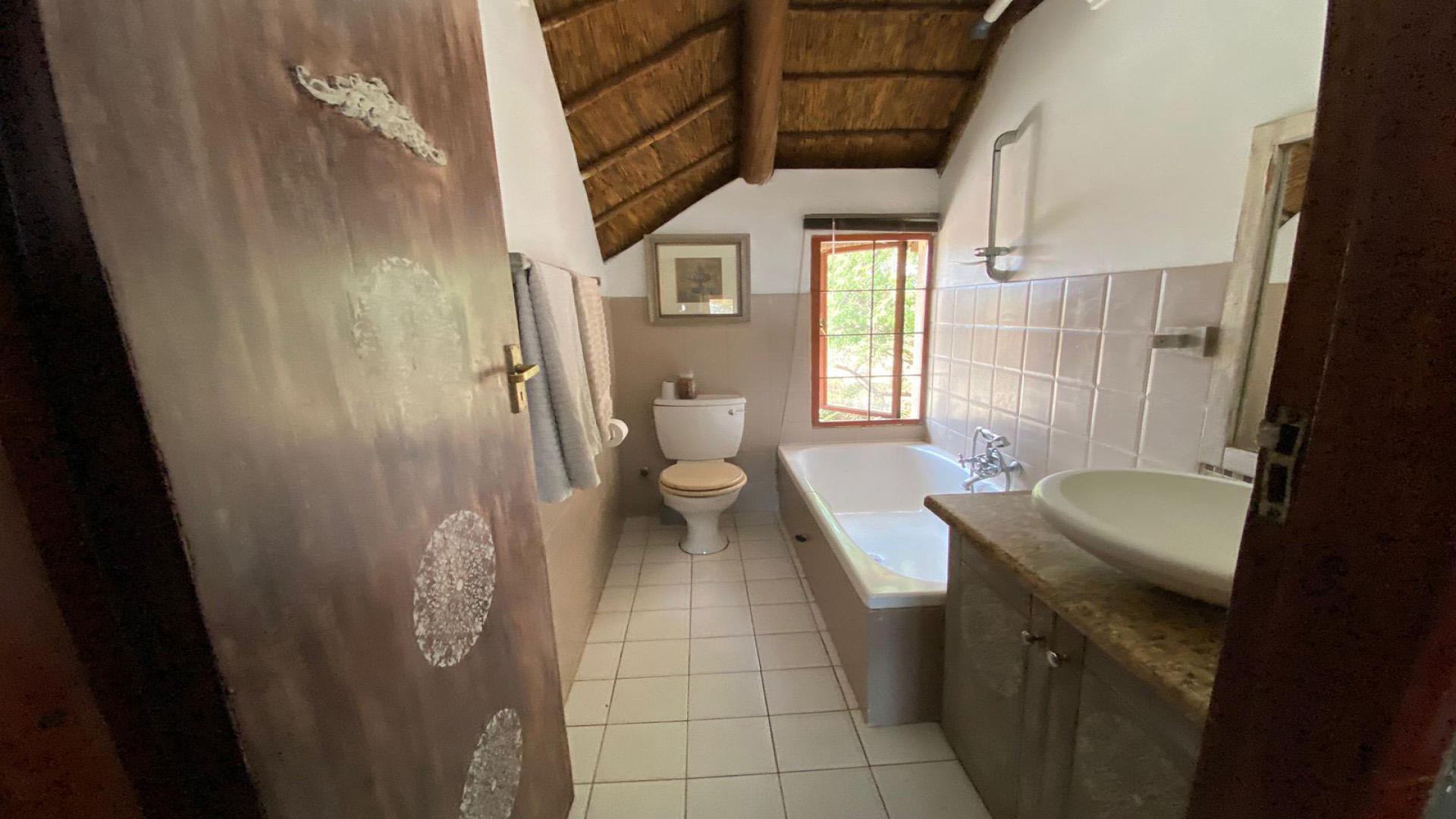 Bathroom 2 of property in Kameelfontein