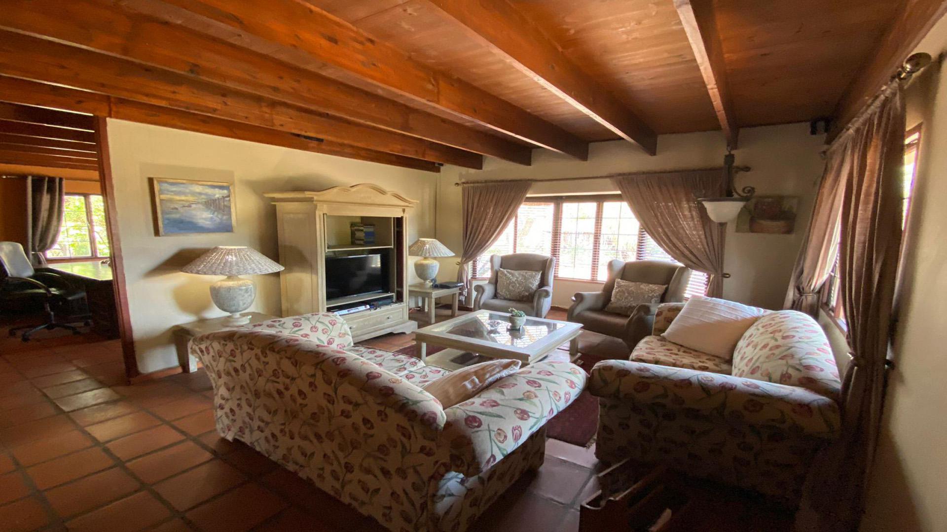 Lounges of property in Kameelfontein