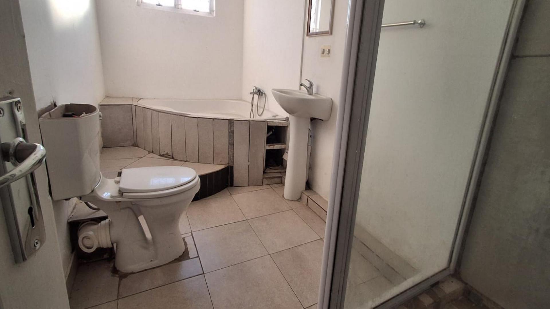 Bathroom 2 of property in Verulam 