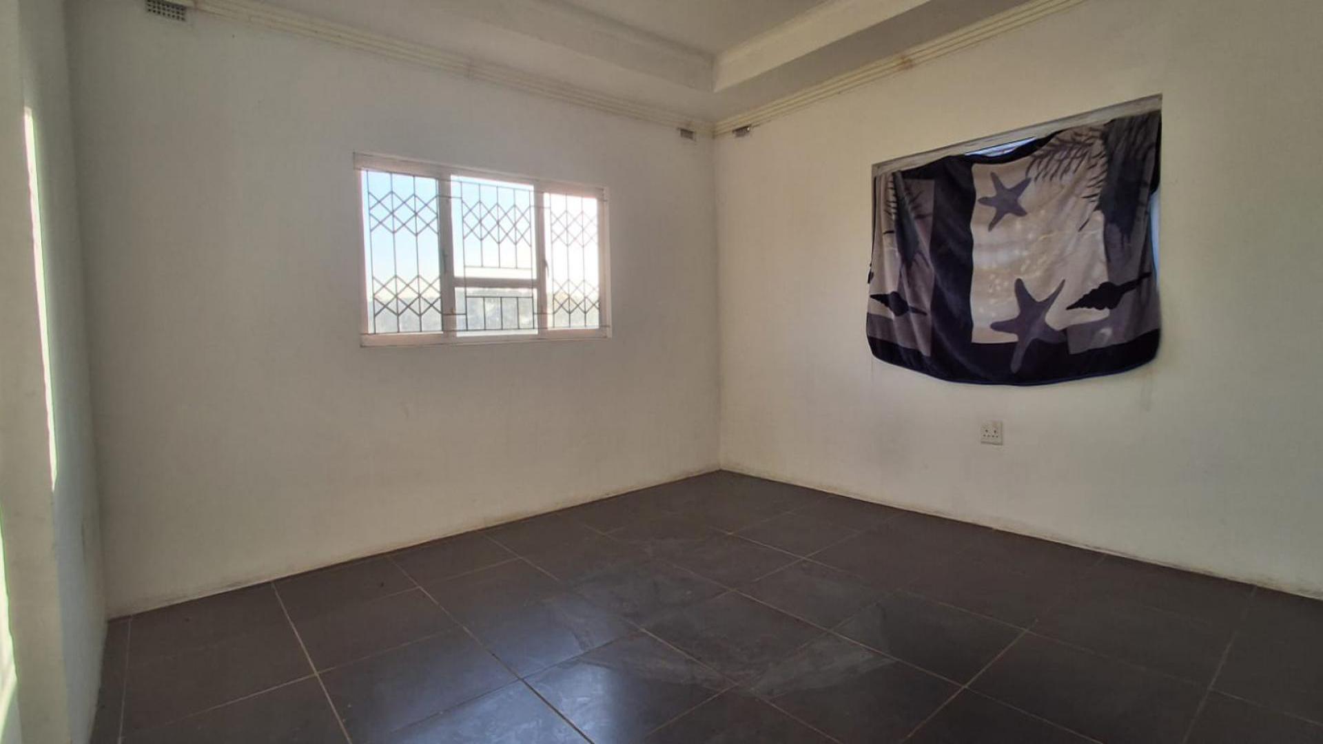 Bed Room 1 of property in Verulam 