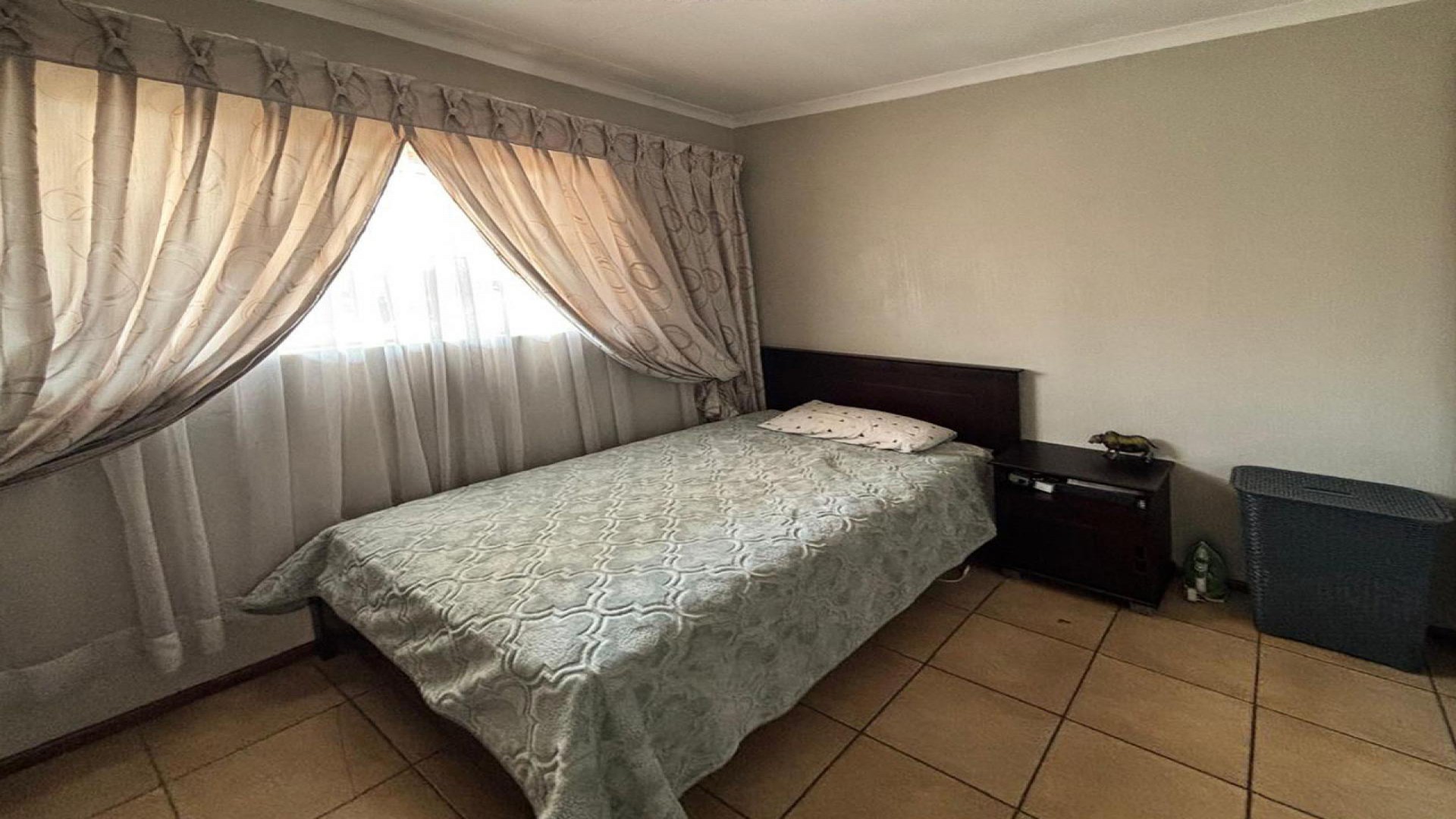 Bed Room 1 - 12 square meters of property in Kempton Park