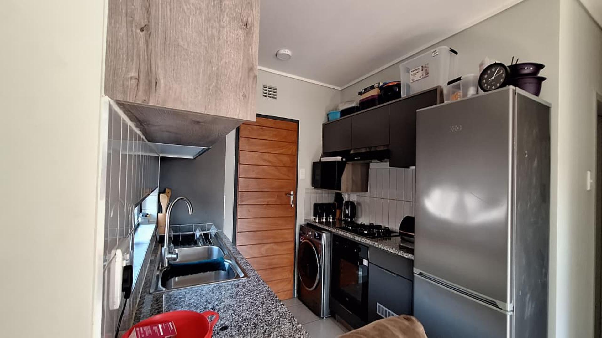 Kitchen - 6 square meters of property in Albertsdal