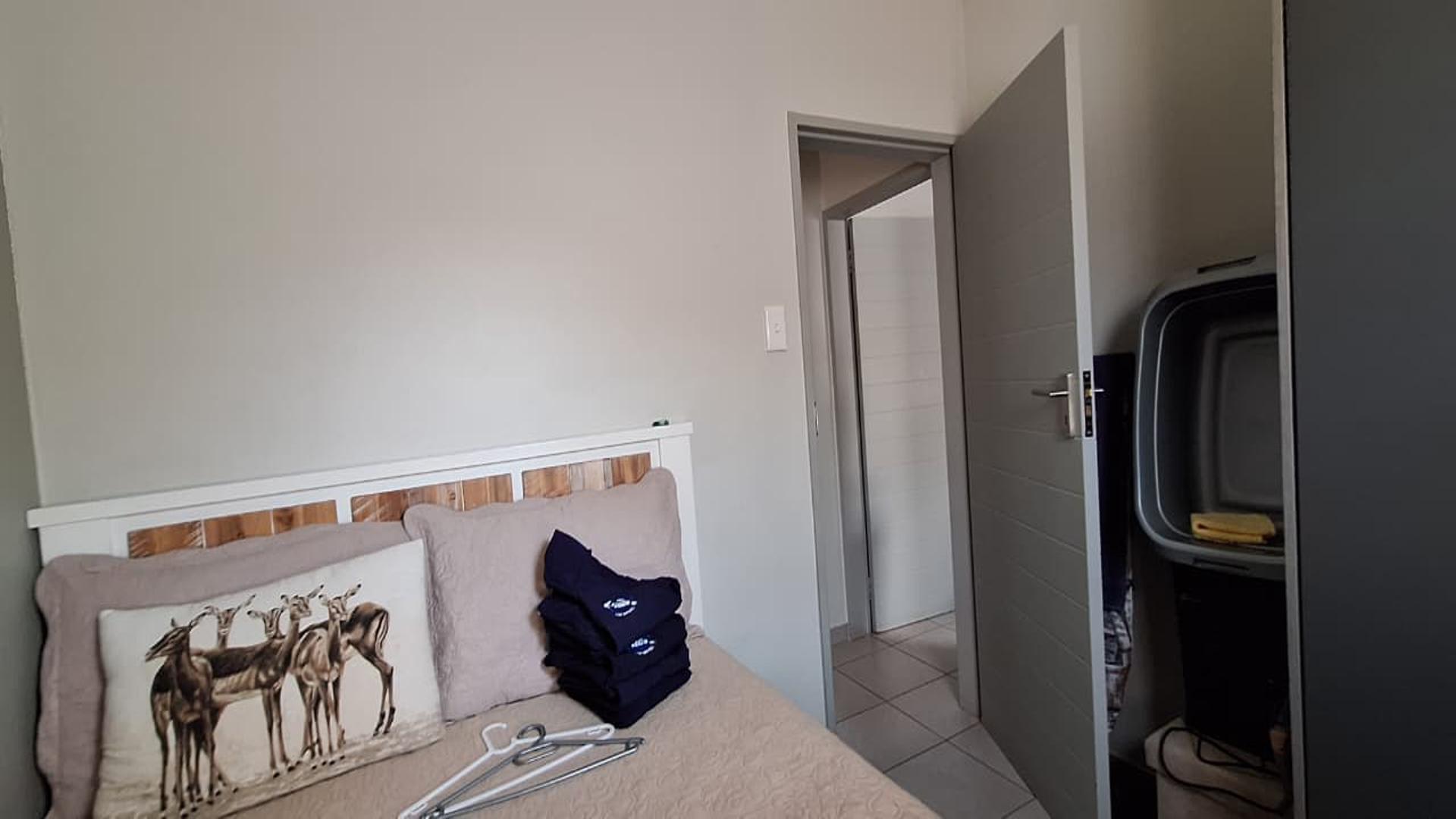 Bed Room 2 - 7 square meters of property in Albertsdal