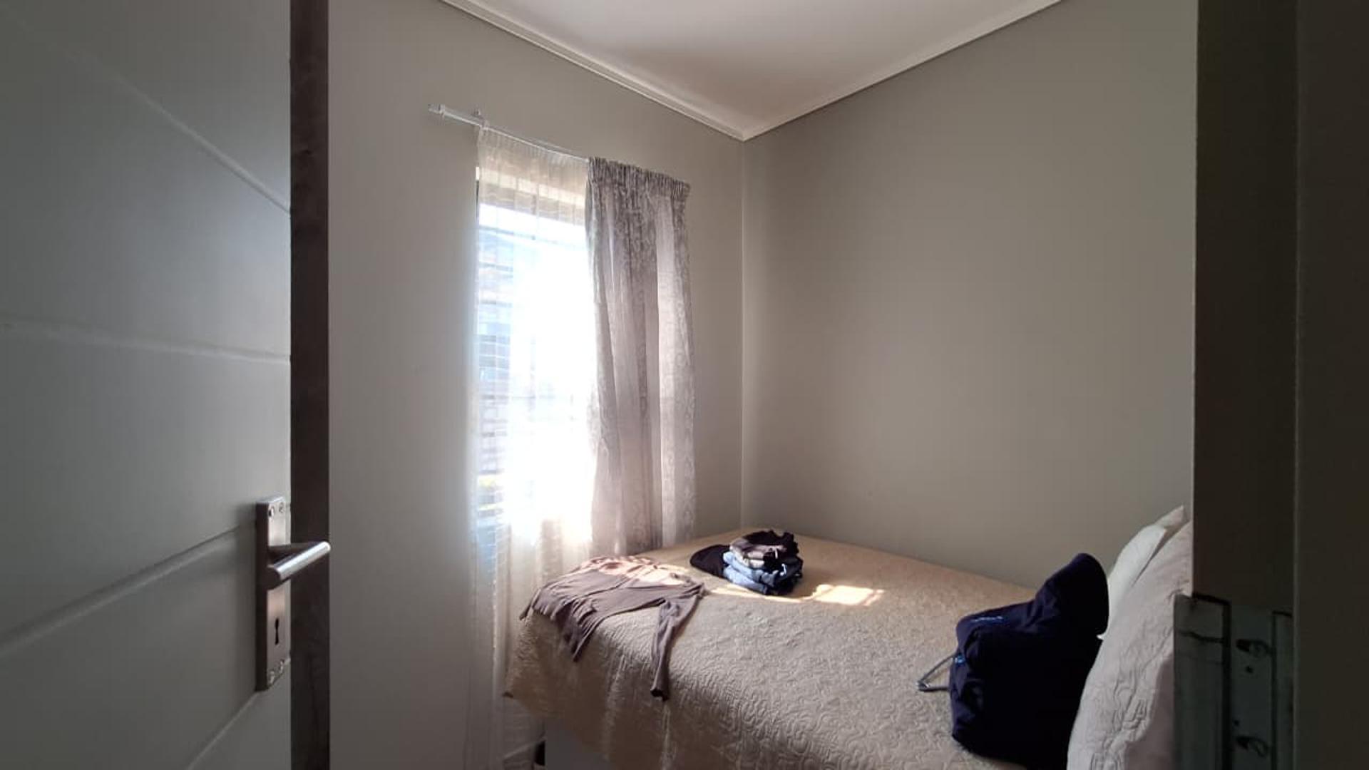 Bed Room 2 - 7 square meters of property in Albertsdal