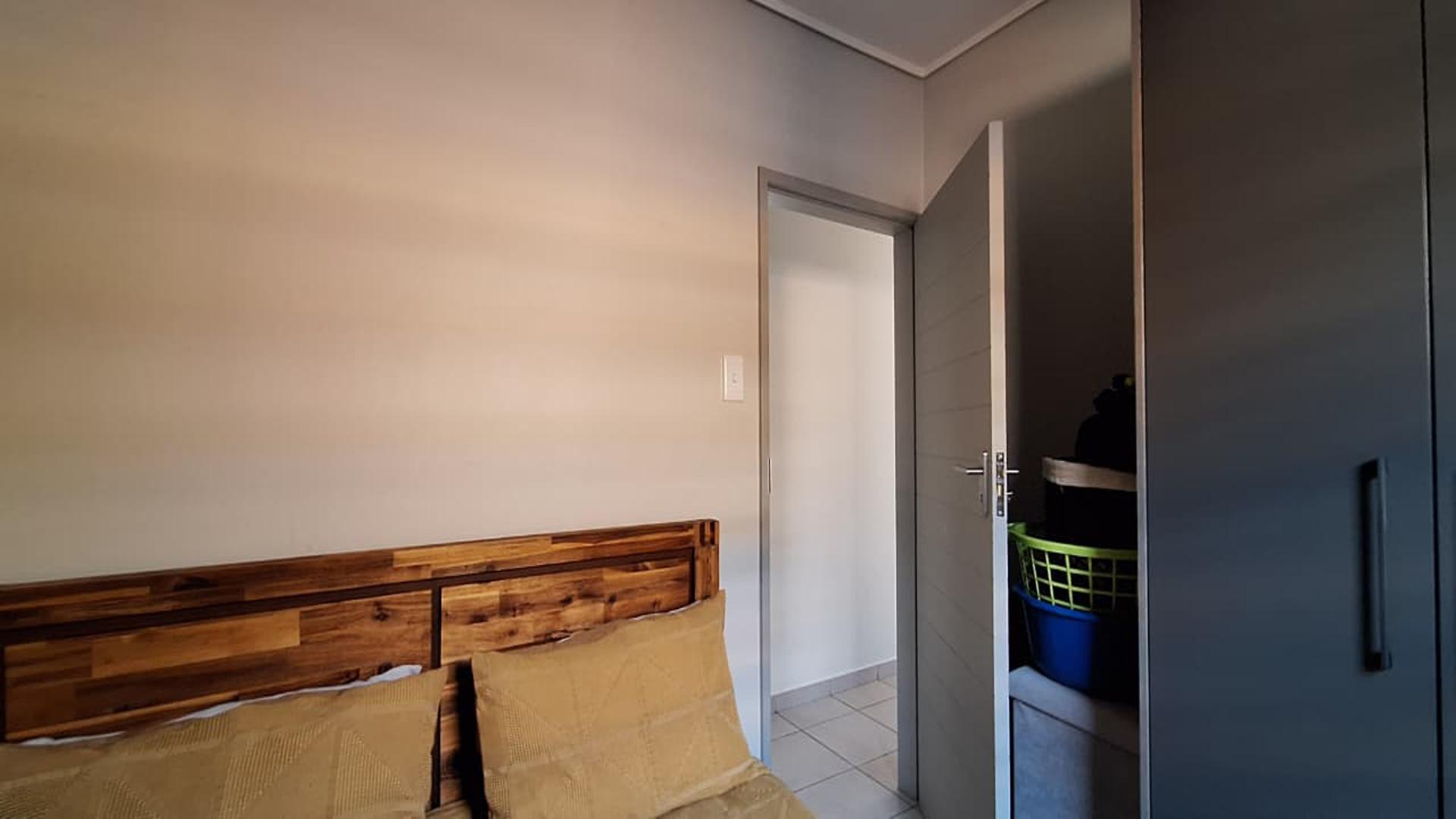 Bed Room 1 - 7 square meters of property in Albertsdal