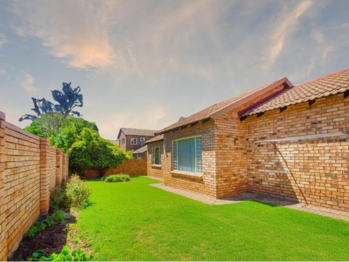 3 Bedroom Simplex for Sale For Sale in Sundowner - MR715067