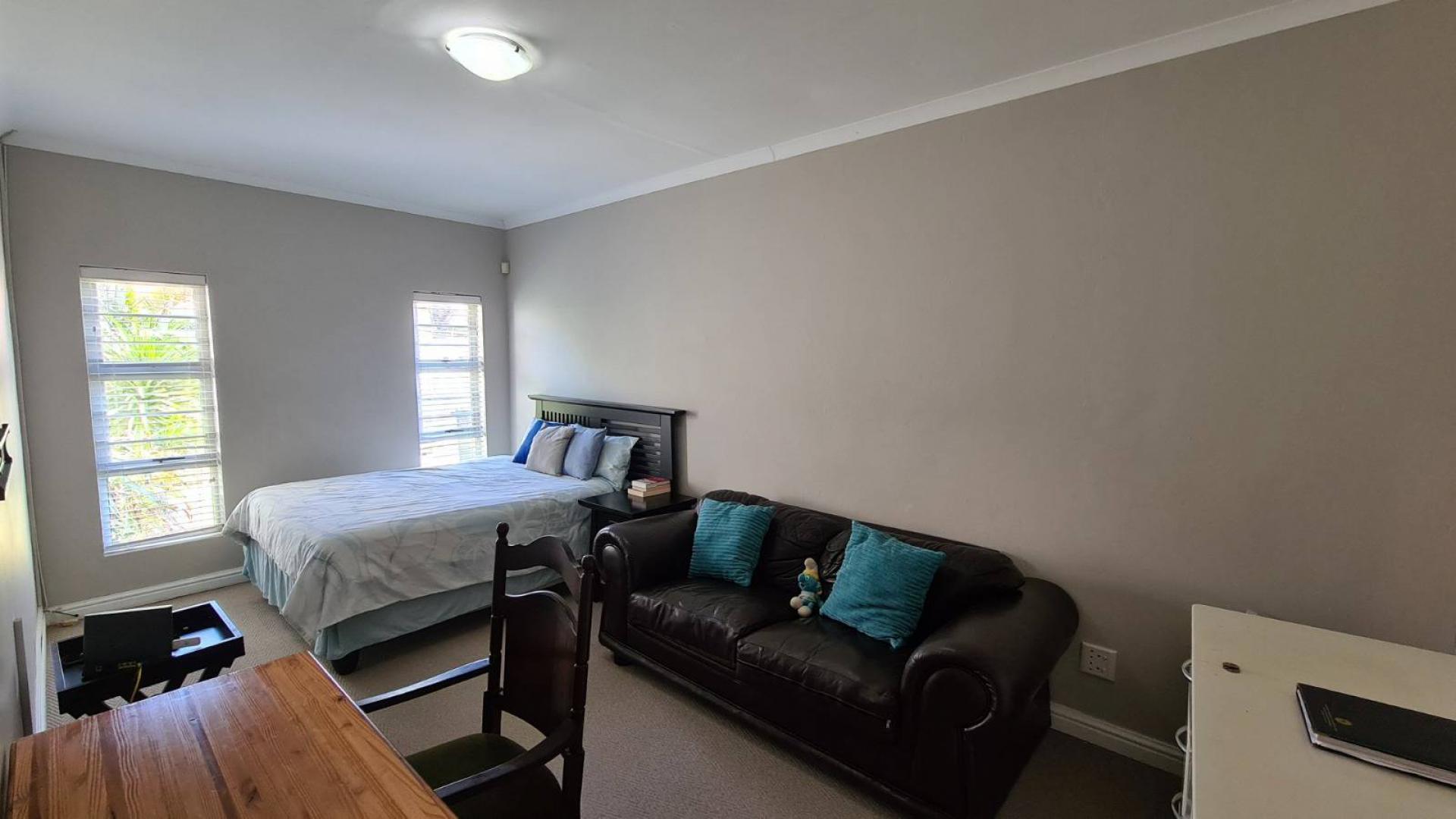 Bed Room 1 of property in Nahoon