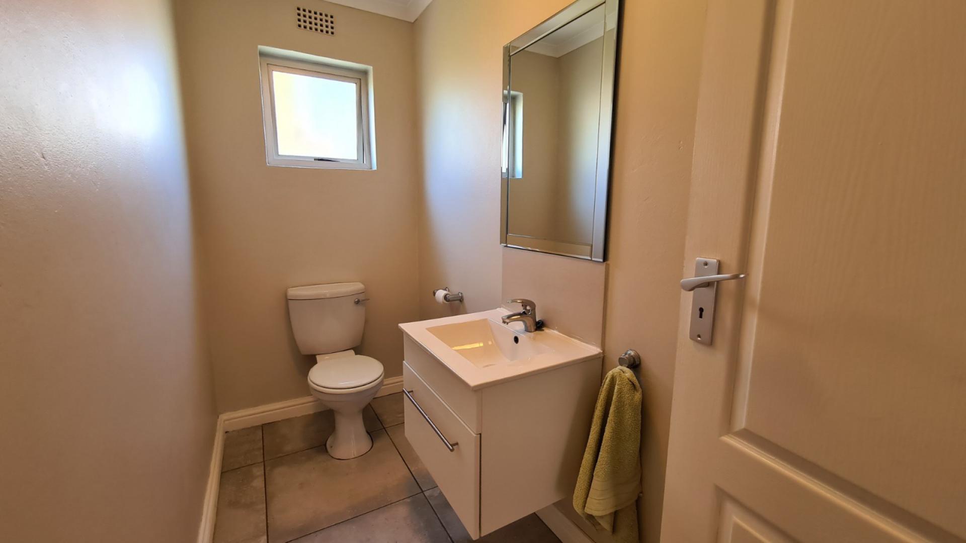 Bathroom 1 of property in Nahoon