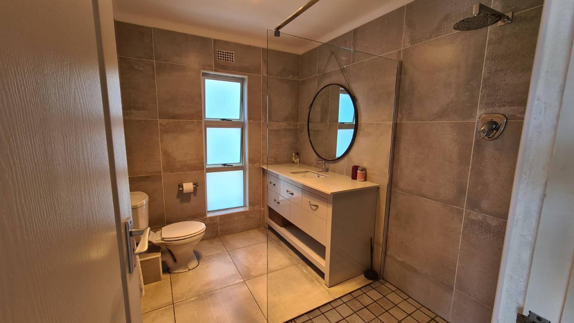 Bathroom 2 of property in Nahoon