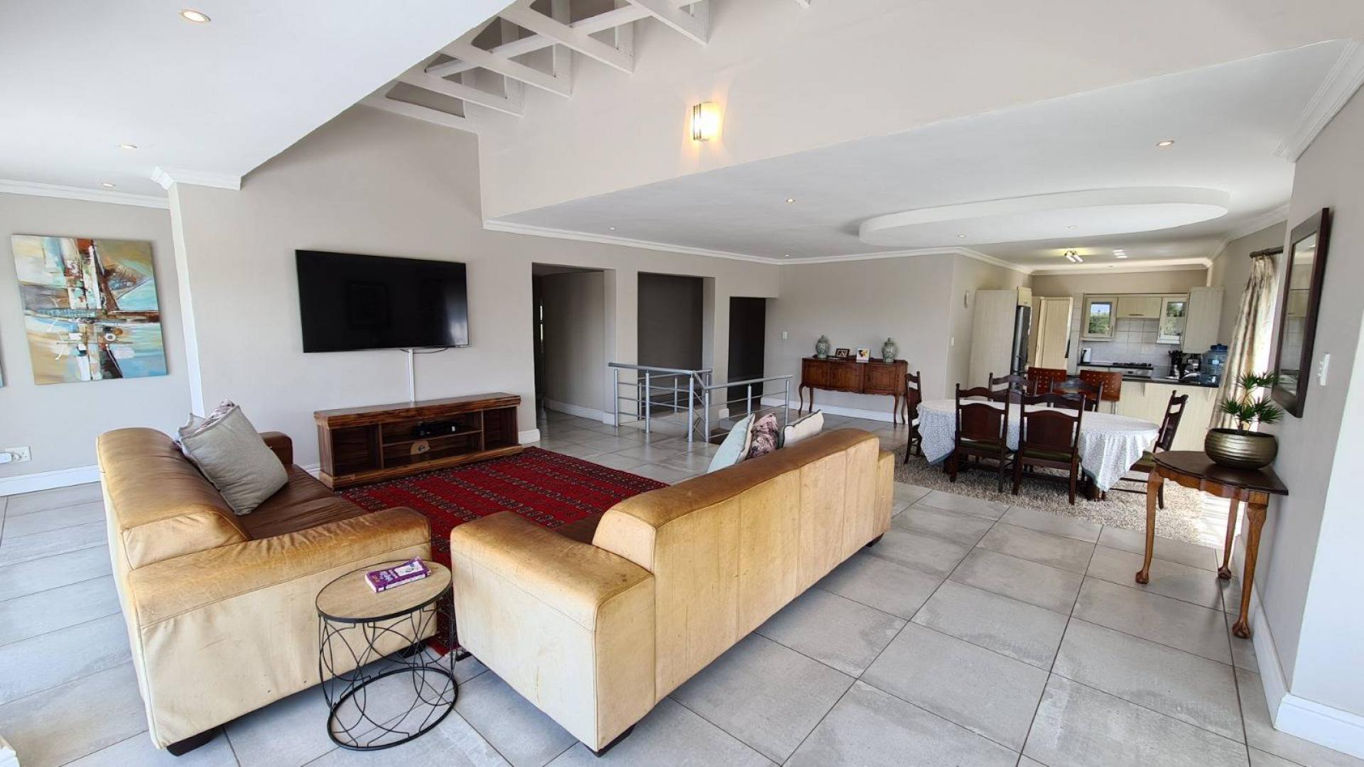 Lounges of property in Nahoon