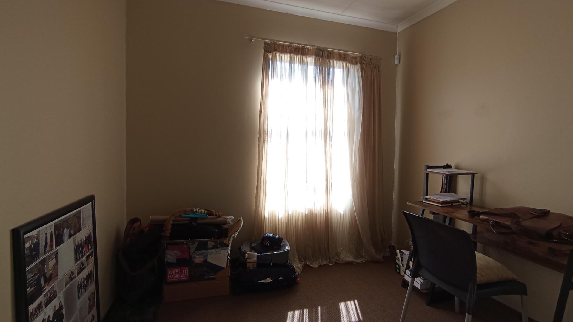 Bed Room 2 - 10 square meters of property in Montana Tuine