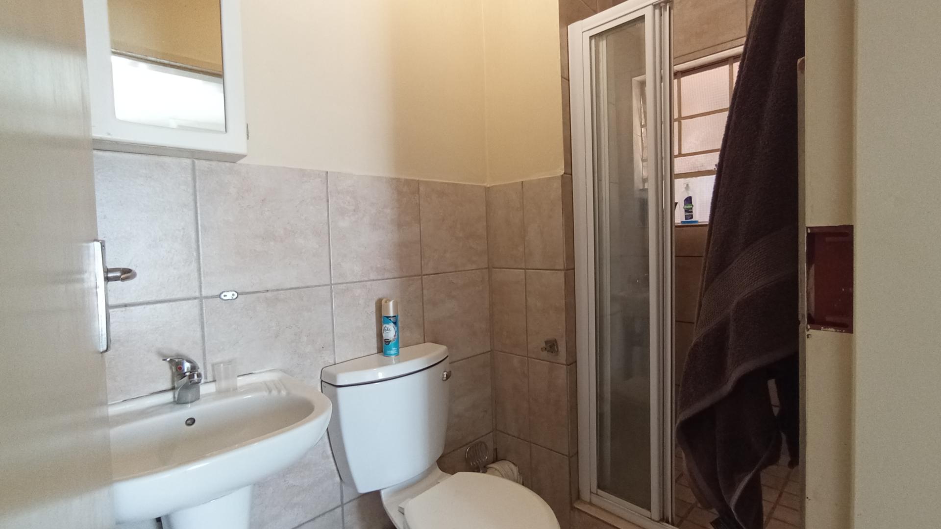 Main Bathroom - 4 square meters of property in Montana Tuine