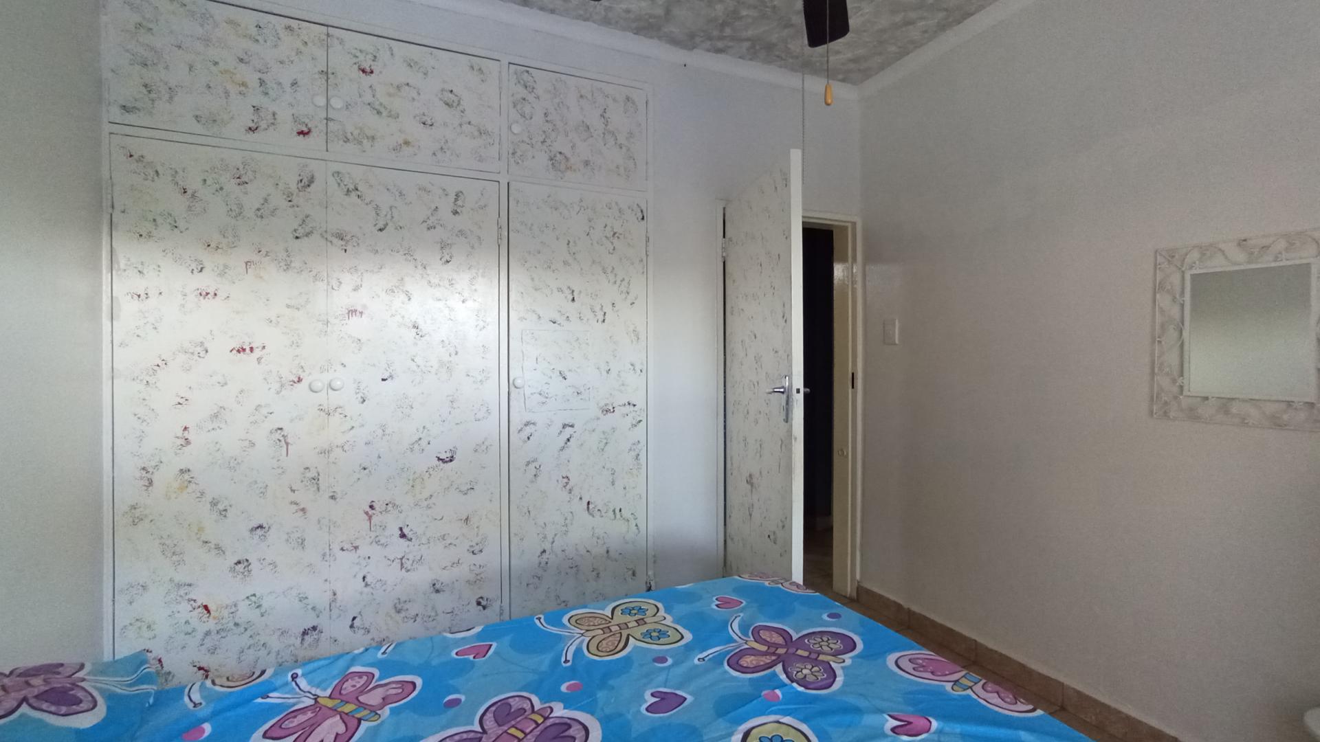 Bed Room 3 - 15 square meters of property in Sinoville