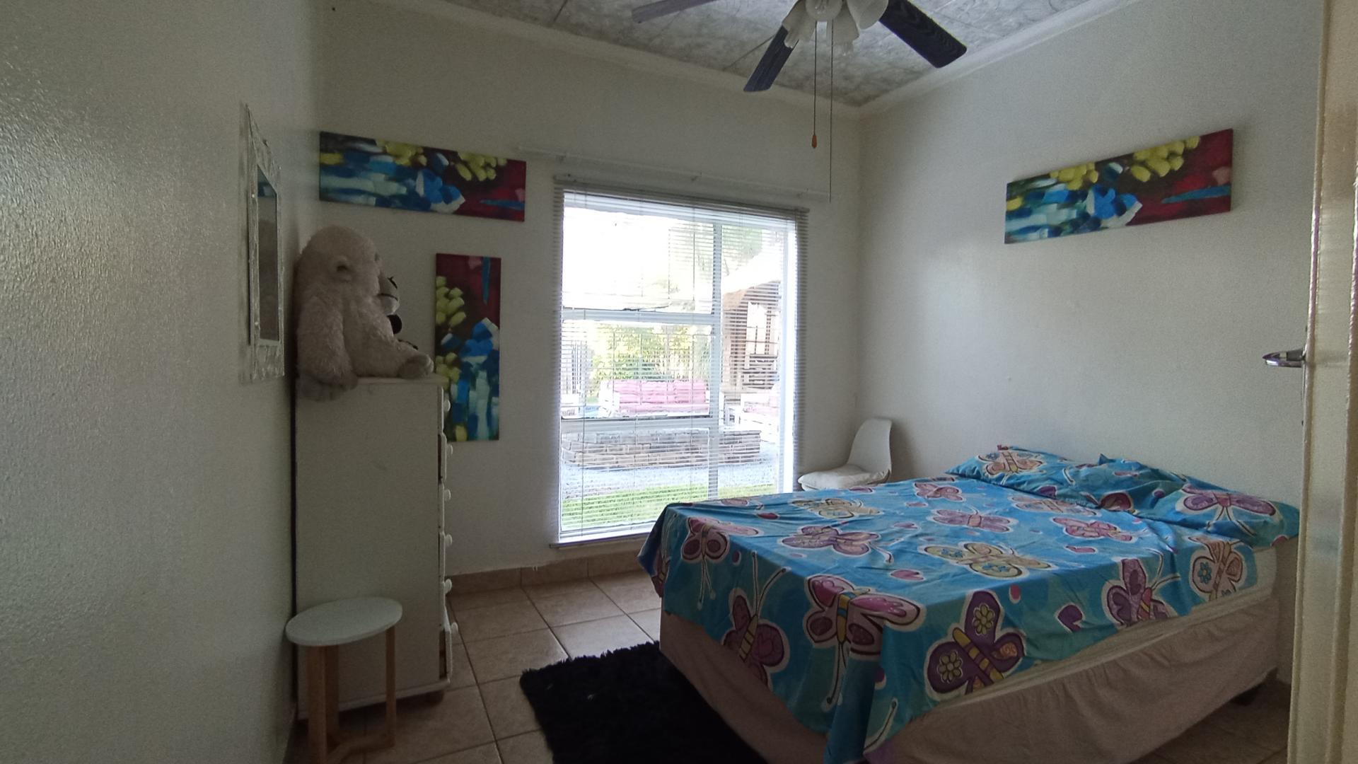 Bed Room 3 - 15 square meters of property in Sinoville