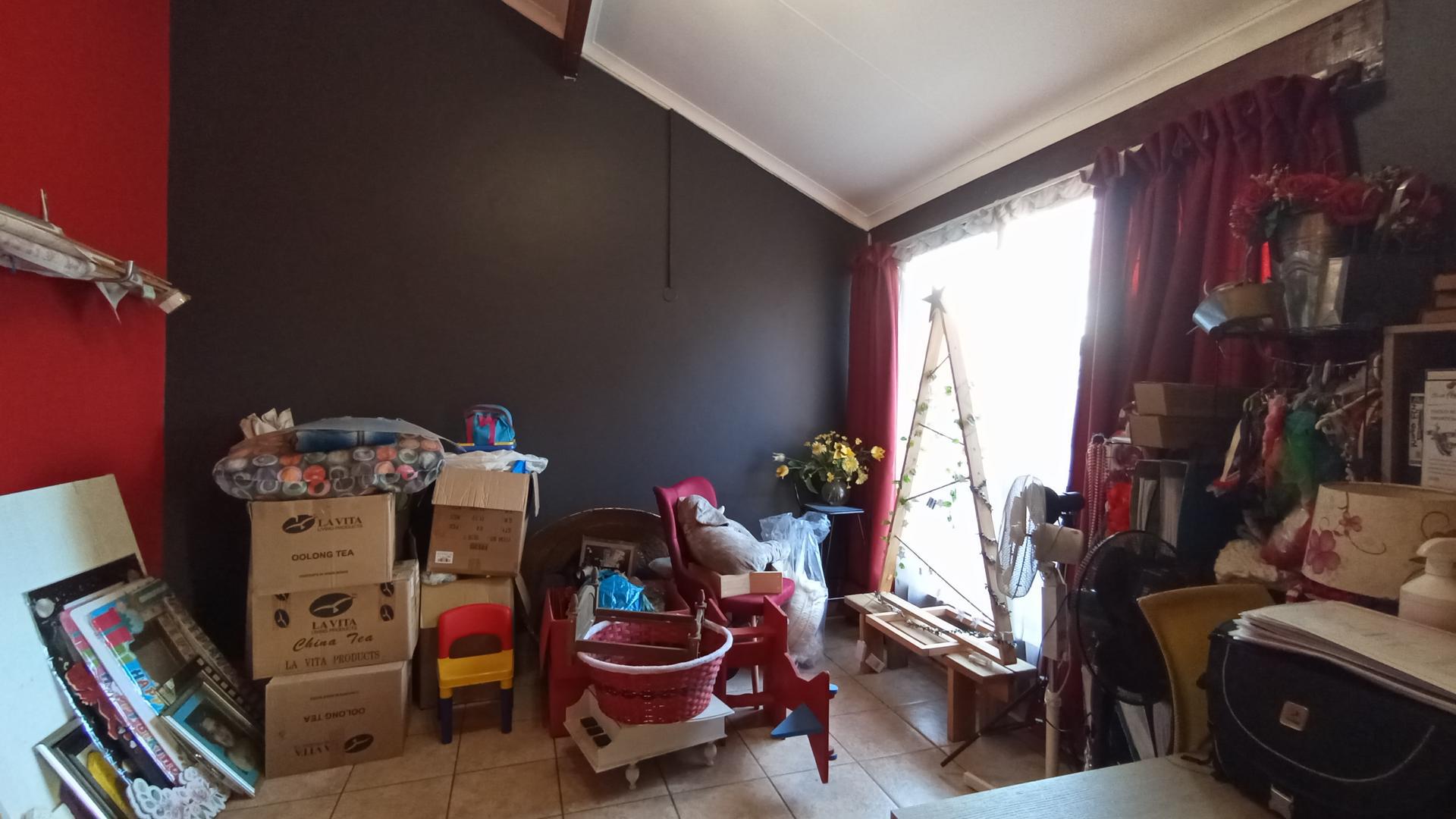 Study - 11 square meters of property in Sinoville