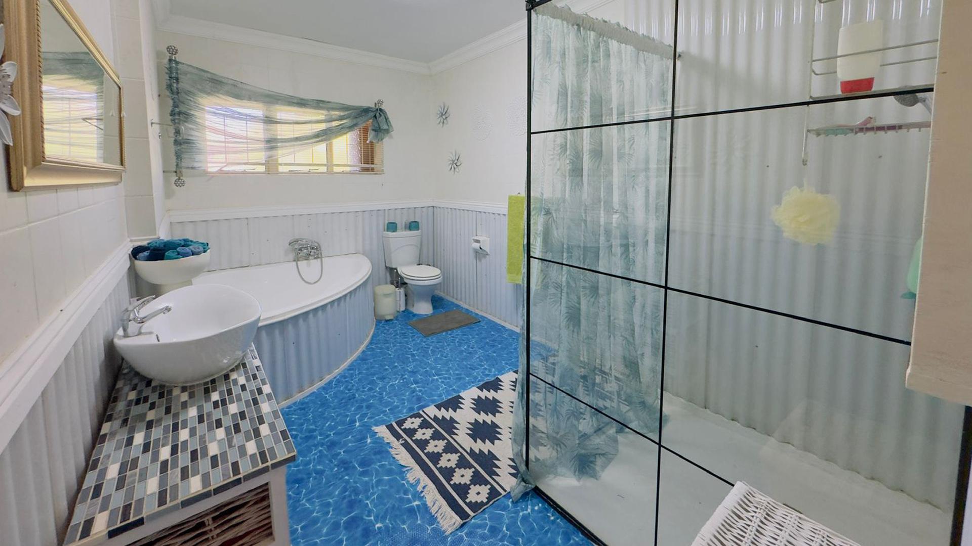 Bathroom 1 - 10 square meters of property in Sinoville