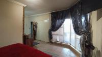 Main Bedroom - 21 square meters of property in Sinoville