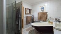 Main Bathroom - 9 square meters of property in Sinoville