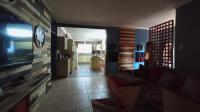 Lounges - 25 square meters of property in Sinoville