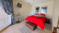 Main Bedroom - 21 square meters of property in Sinoville