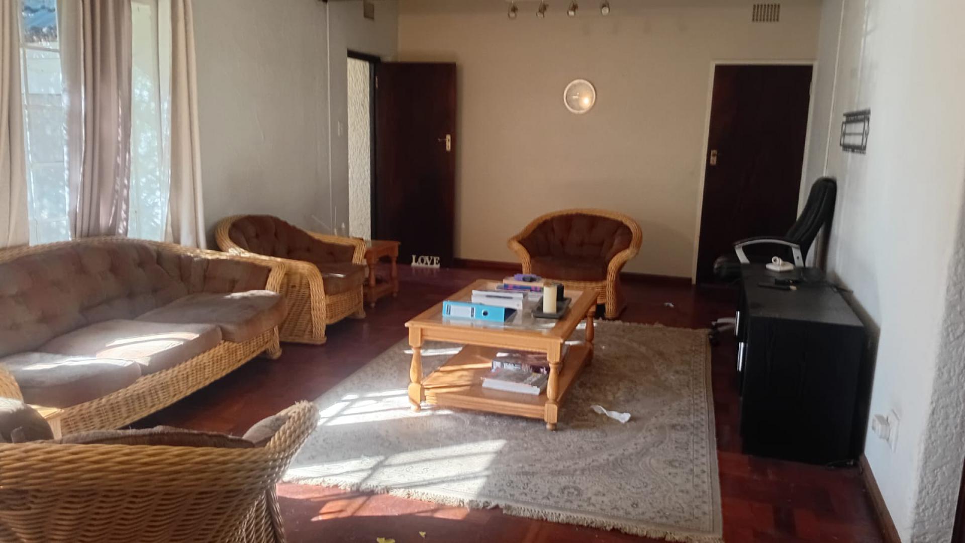 Lounges of property in Three Rivers