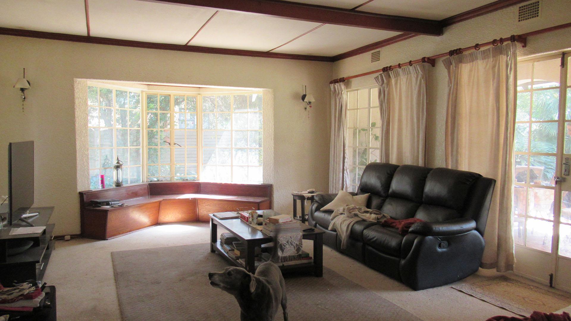 Lounges - 110 square meters of property in Three Rivers