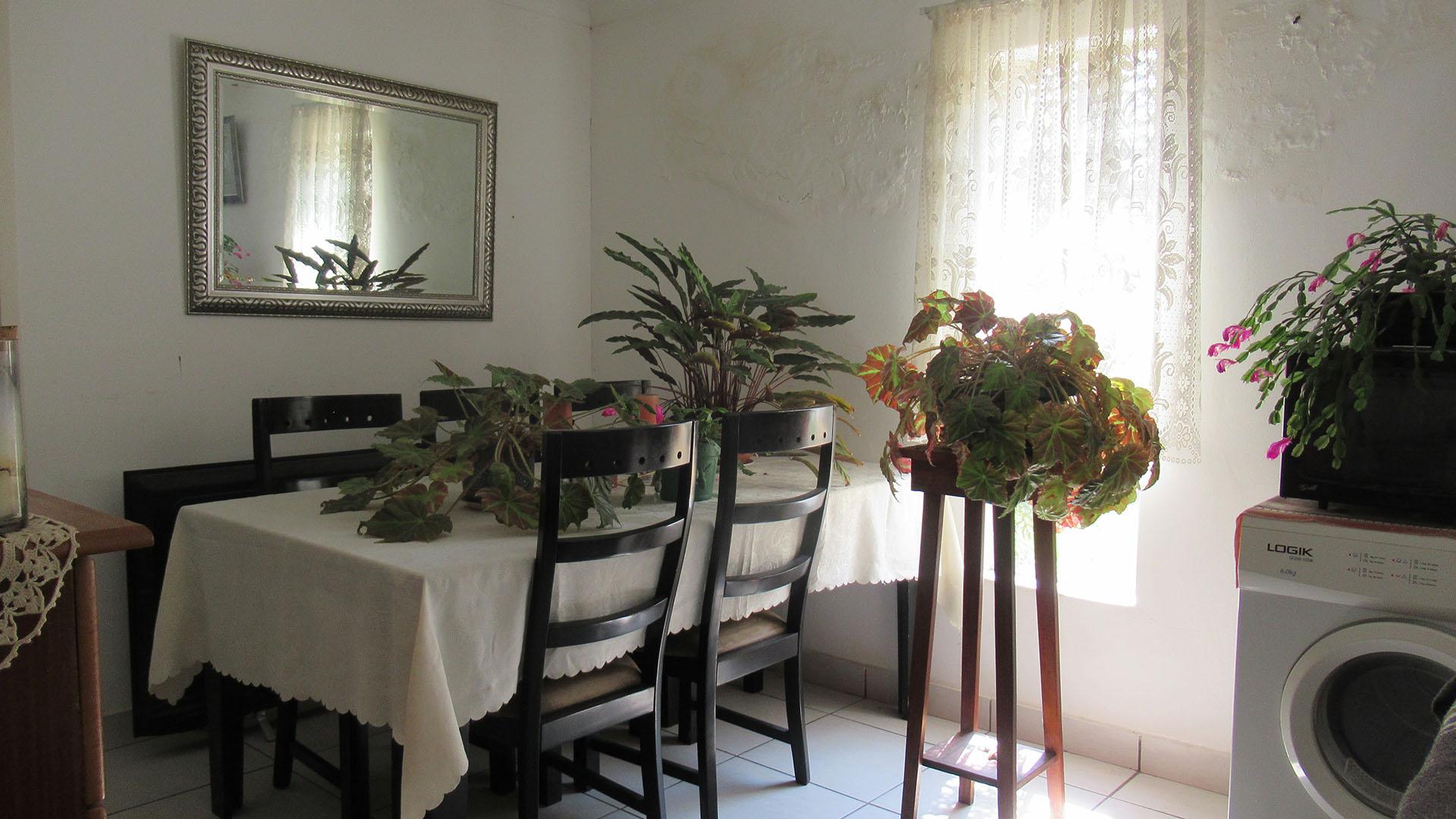 Dining Room - 38 square meters of property in Three Rivers