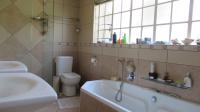 Main Bathroom - 11 square meters of property in Three Rivers