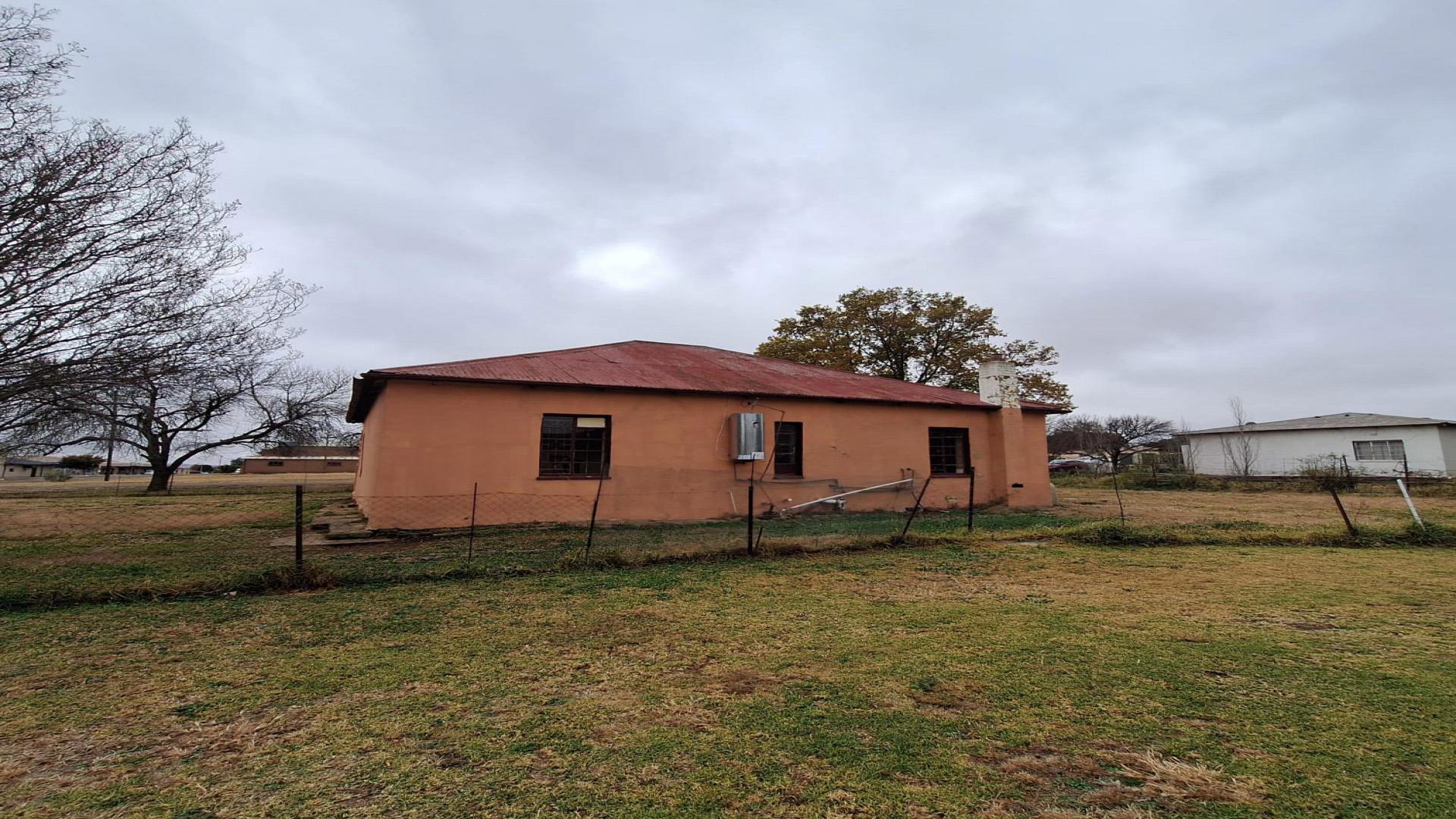 Front View of property in Villiers