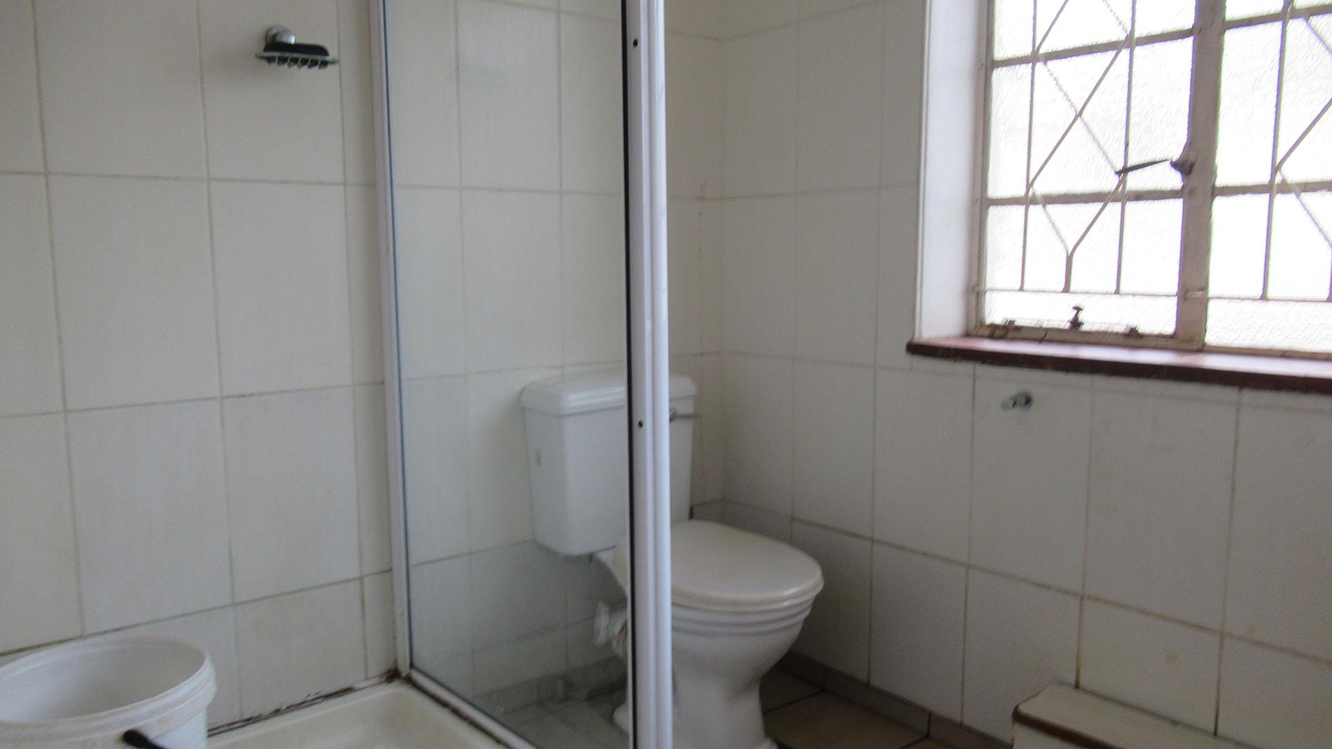 Bathroom 1 - 4 square meters of property in Kensington - JHB