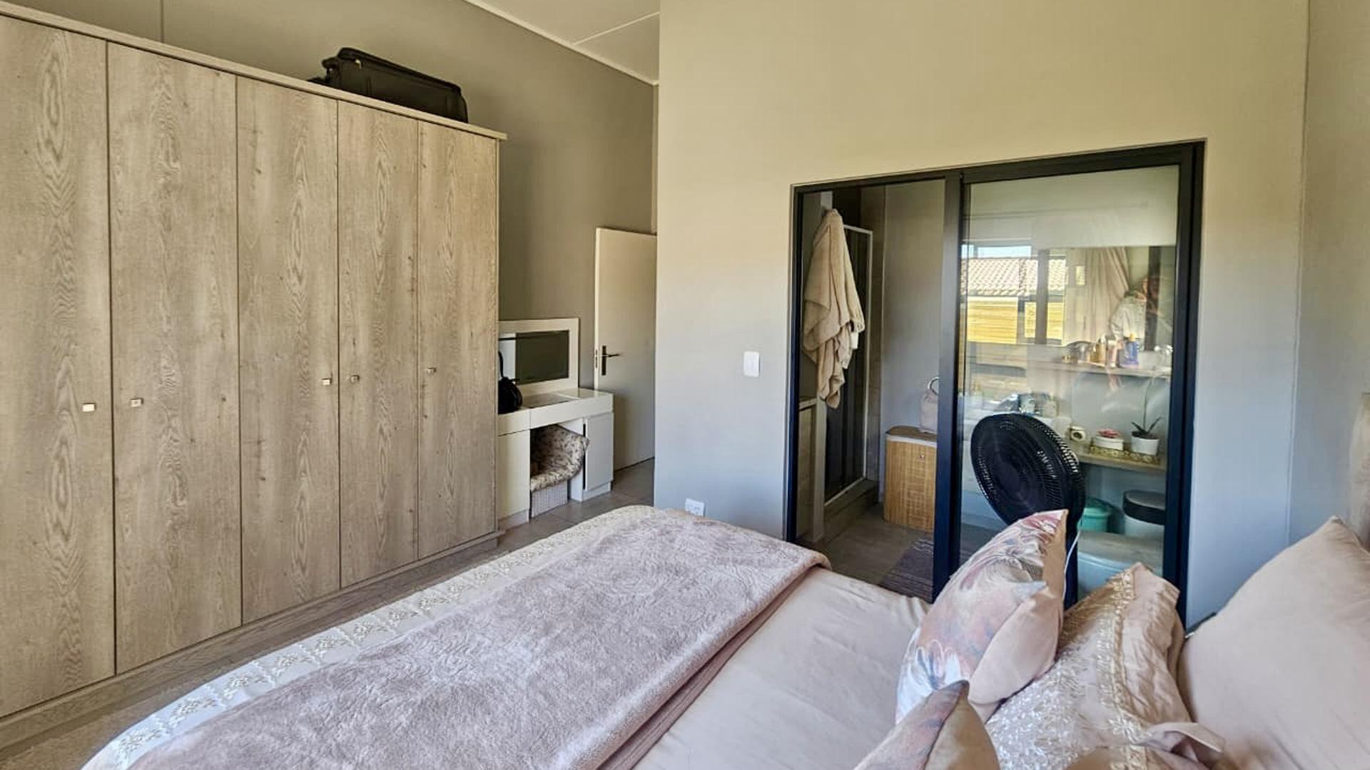 Main Bedroom of property in Noordhang