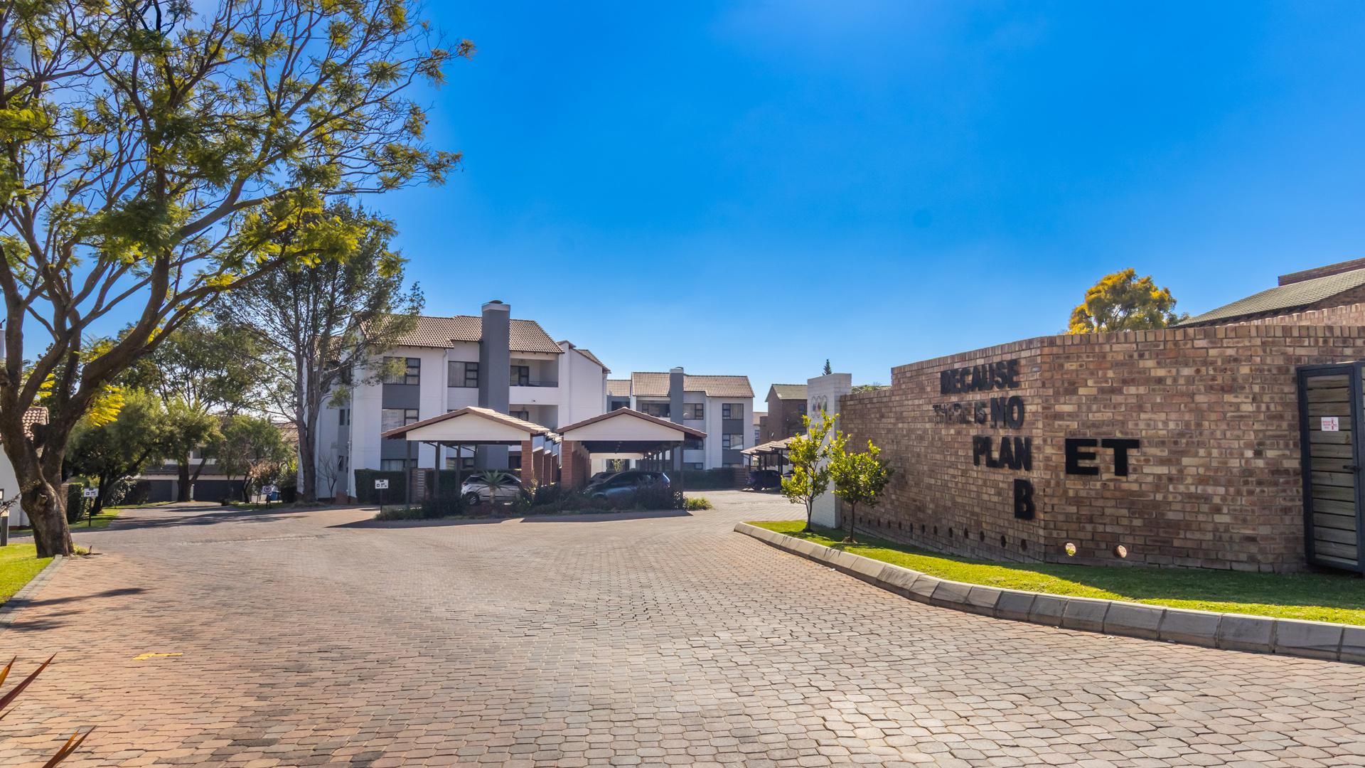 Front View of property in Noordhang