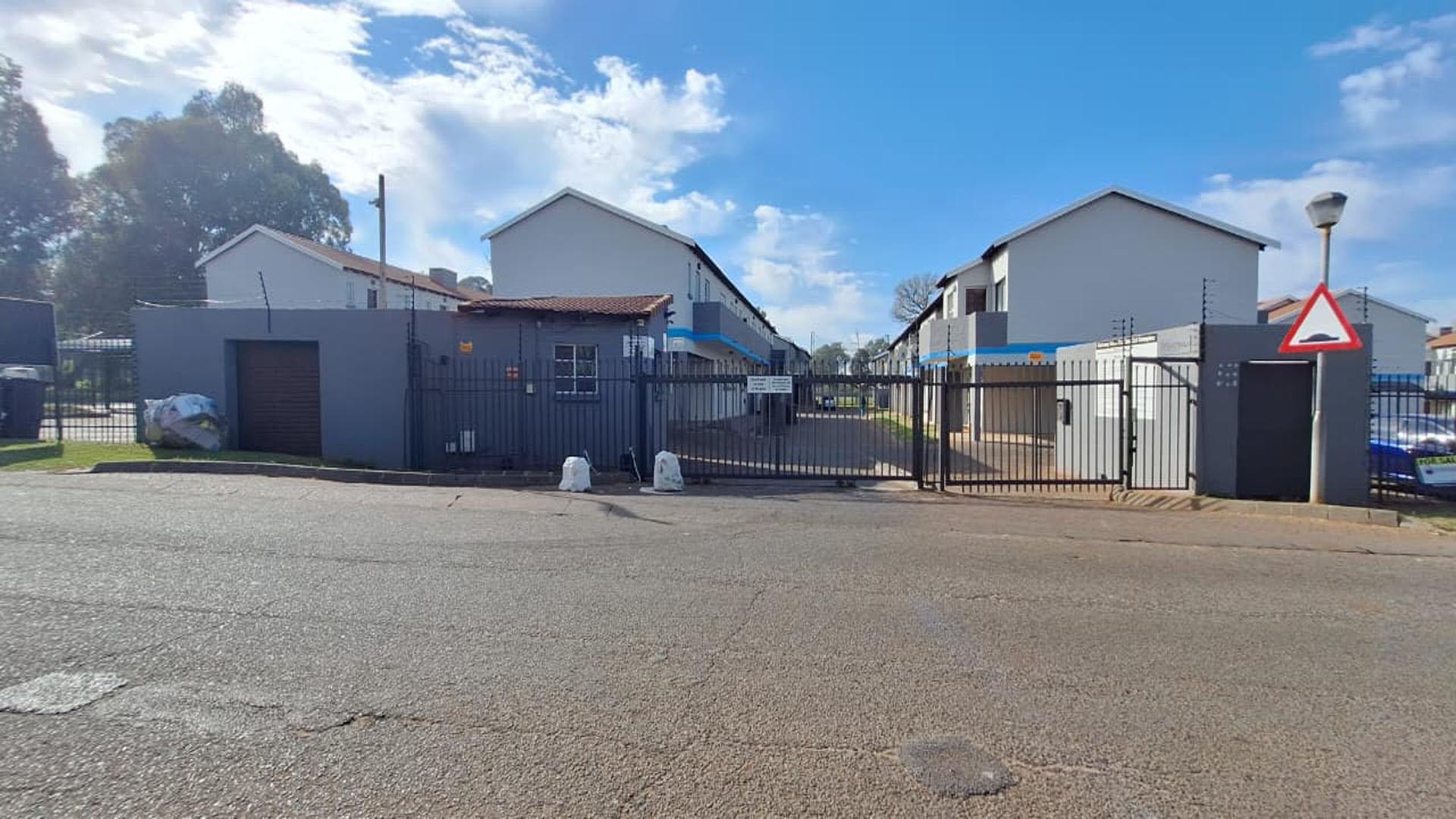 Front View of property in Pollak Park