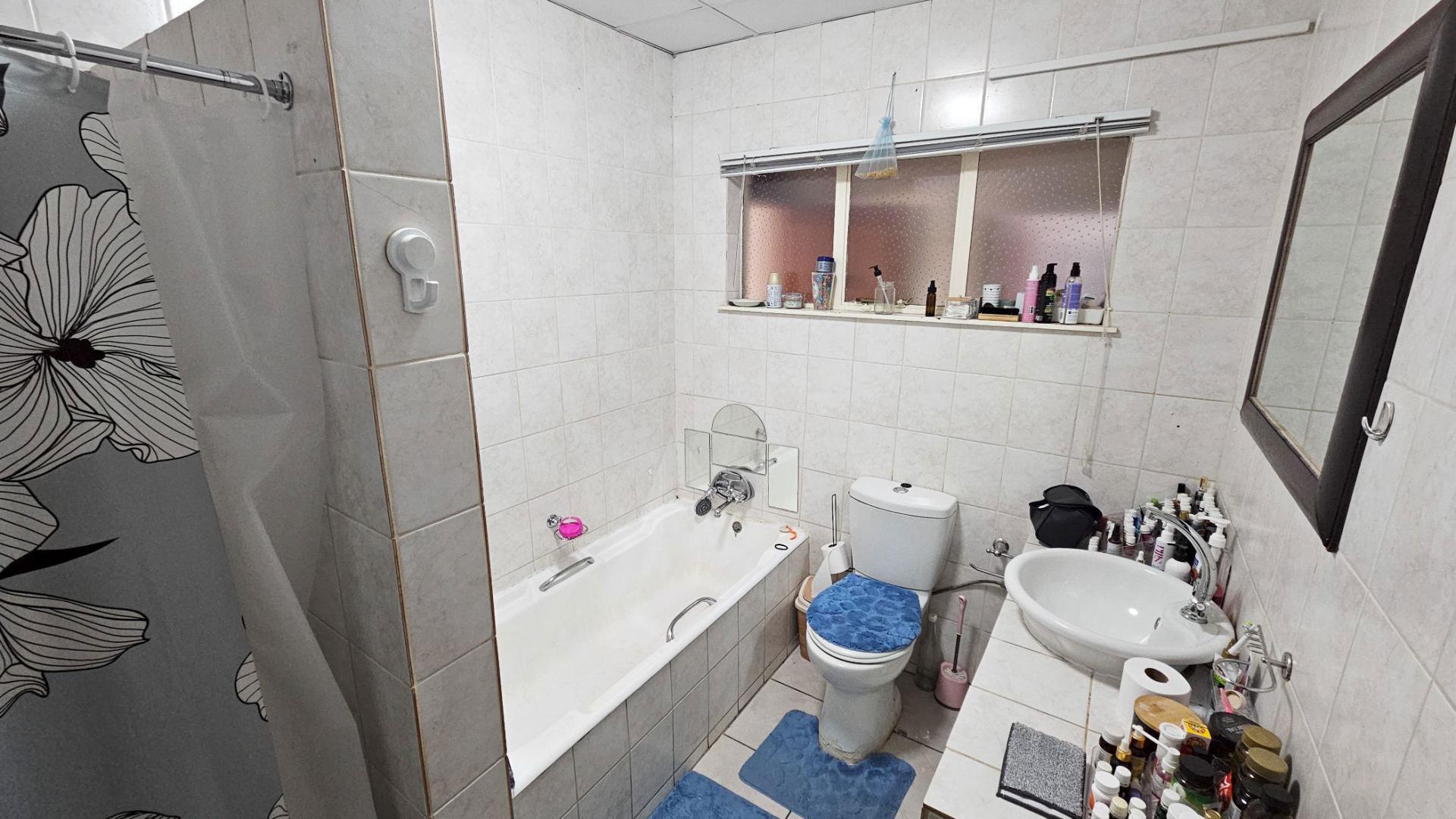 Bathroom 1 of property in Uitsig