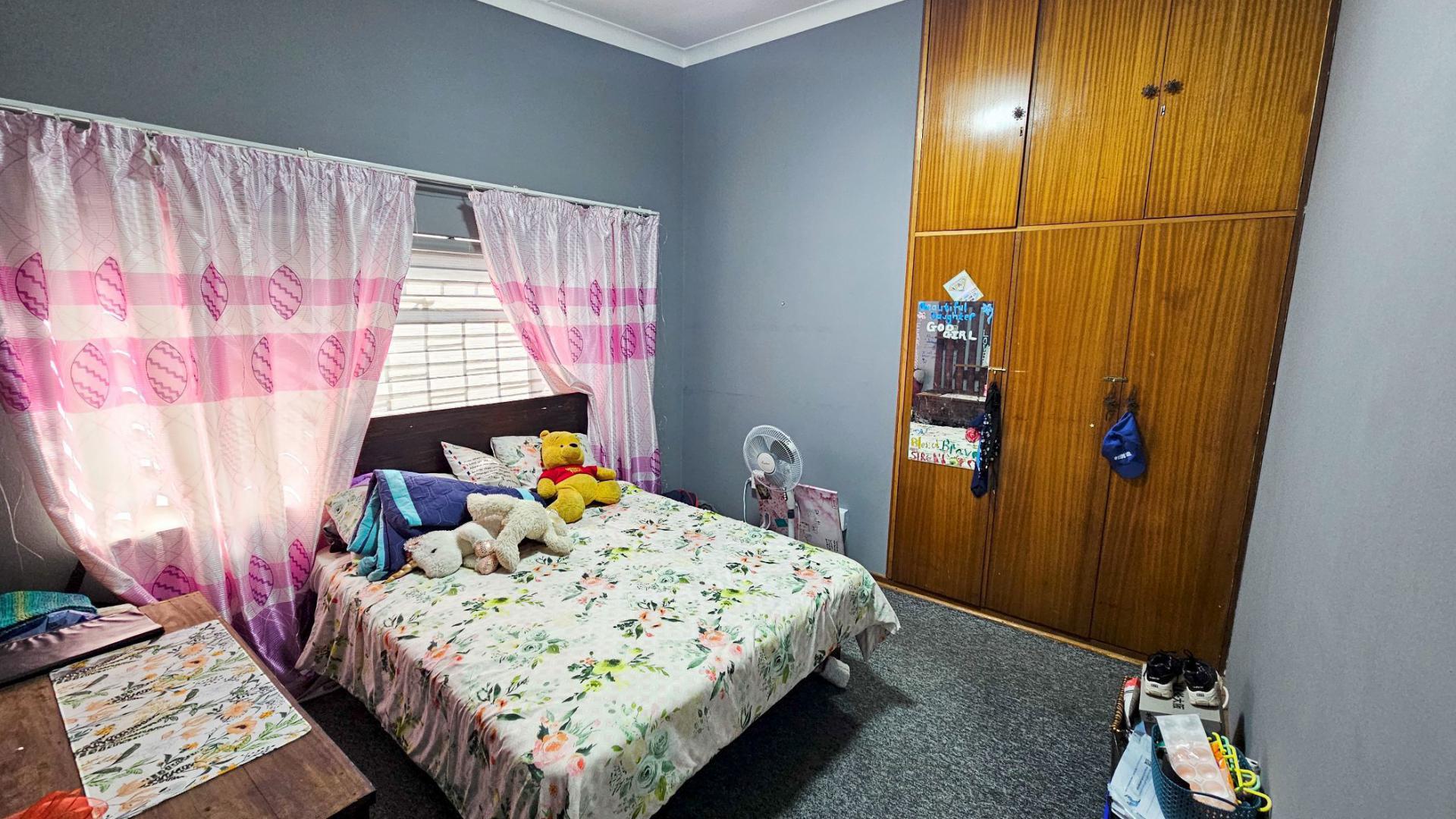 Bed Room 2 of property in Uitsig