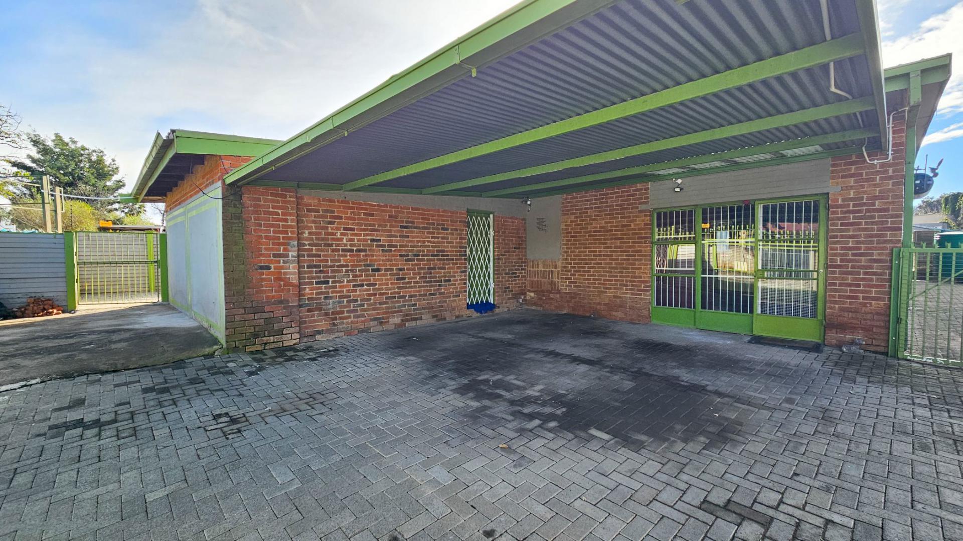 Front View of property in Uitsig