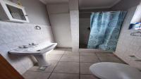 Bathroom 1 of property in Strelitzia Park