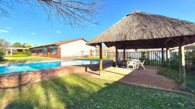 3 Bedroom Freehold Residence for Sale For Sale in Langenhoven Park - Home Sell - MR715167
