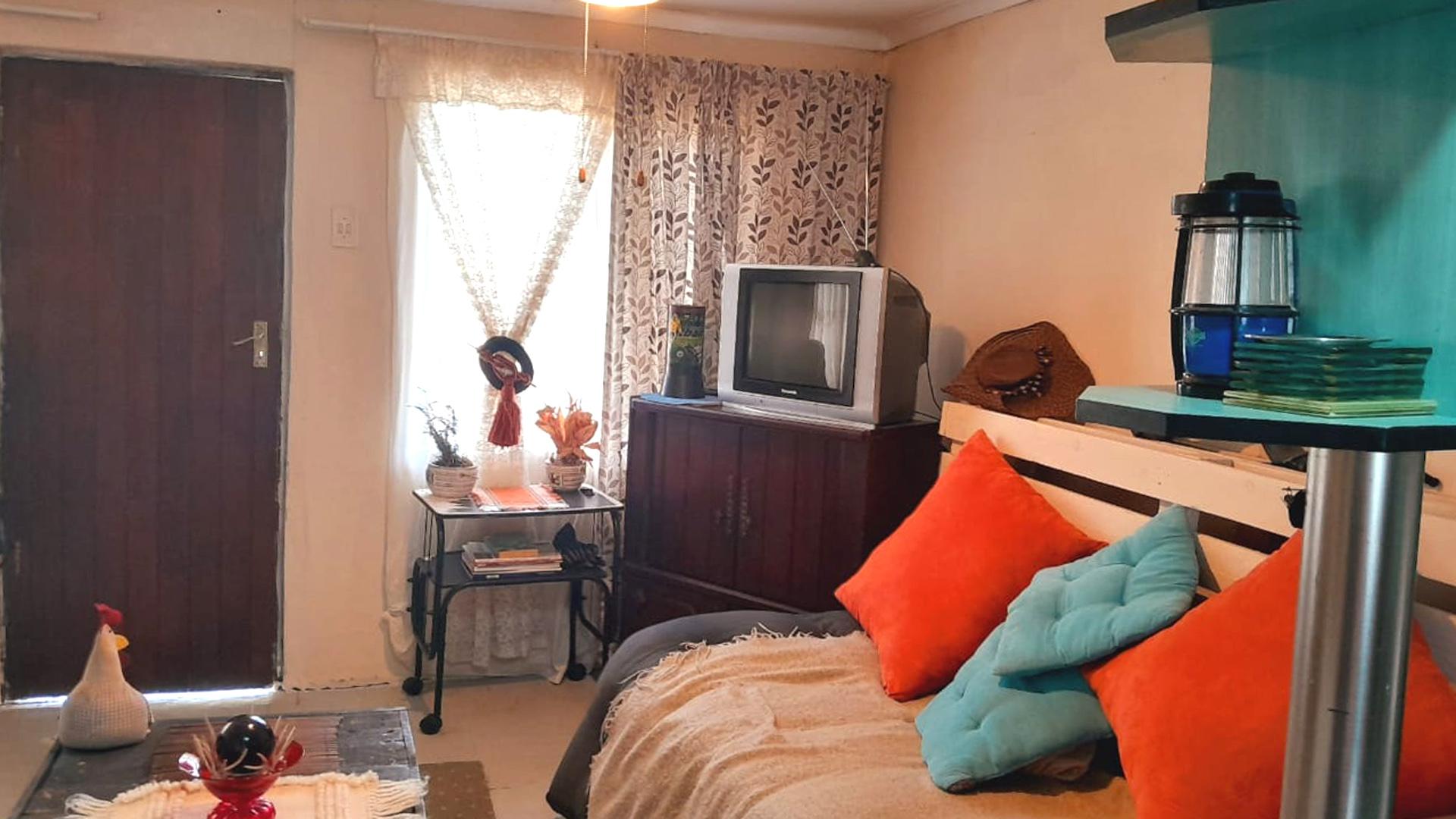 Lounges of property in Haven Hills