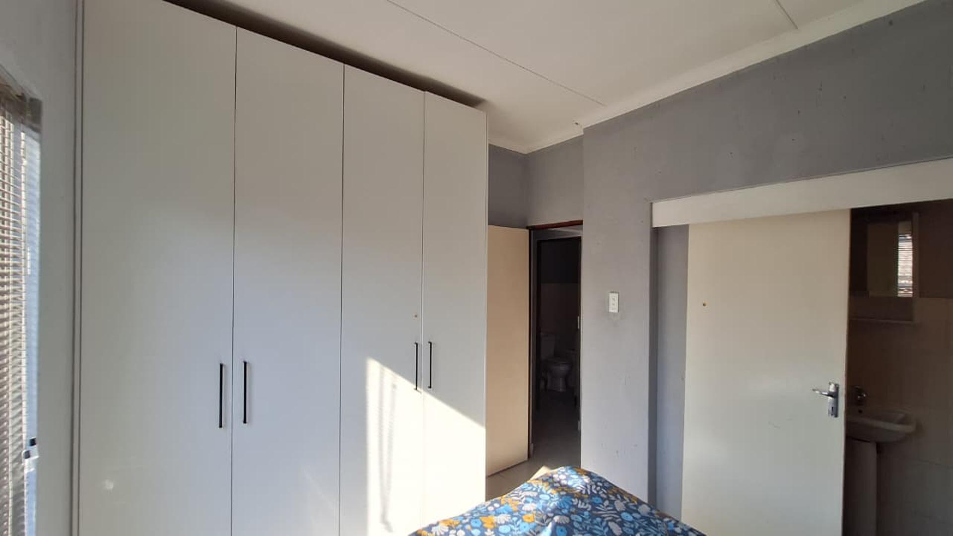 Main Bedroom - 10 square meters of property in Boundary Park