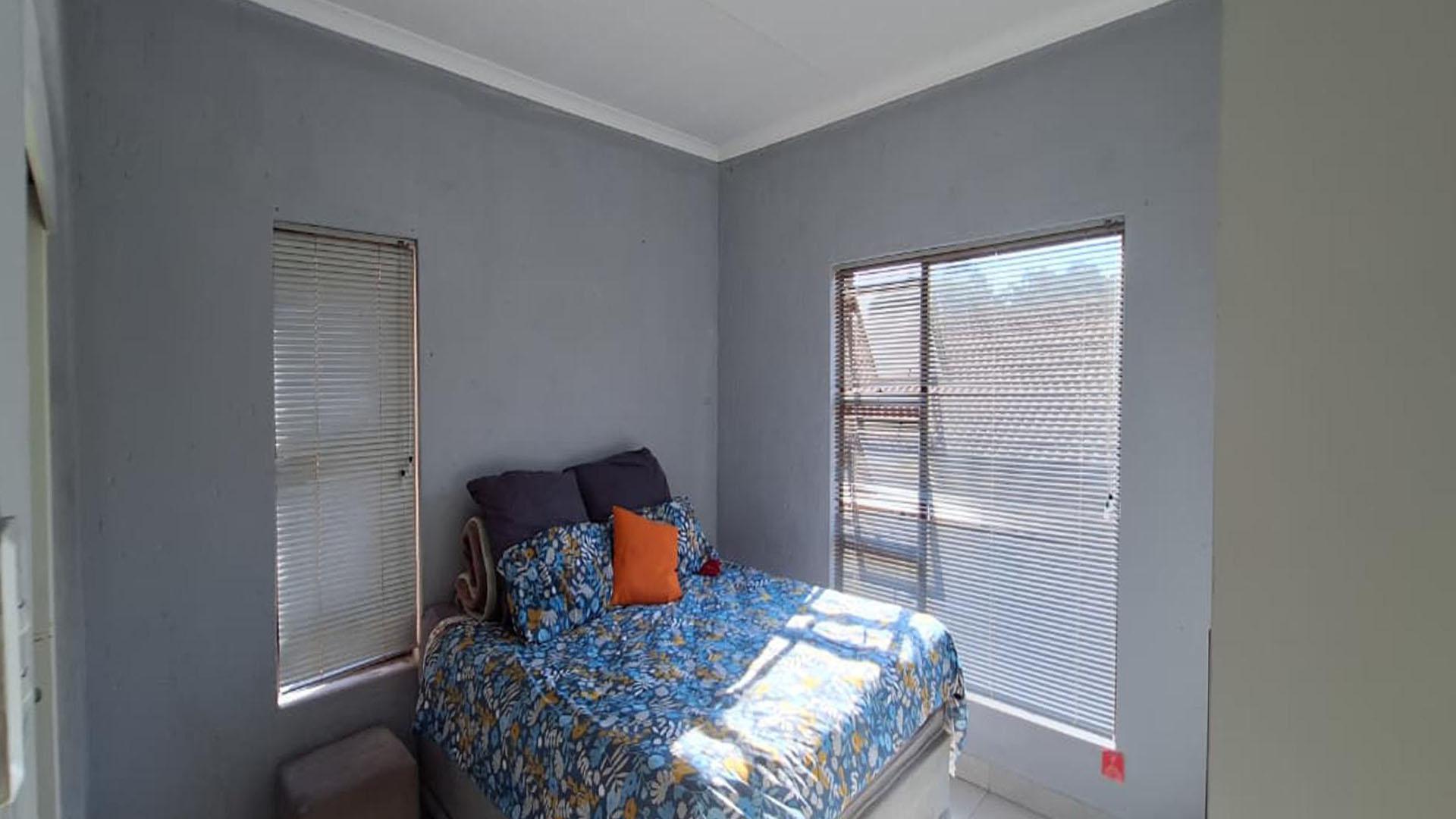 Main Bedroom - 10 square meters of property in Boundary Park