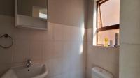 Main Bathroom - 3 square meters of property in Boundary Park