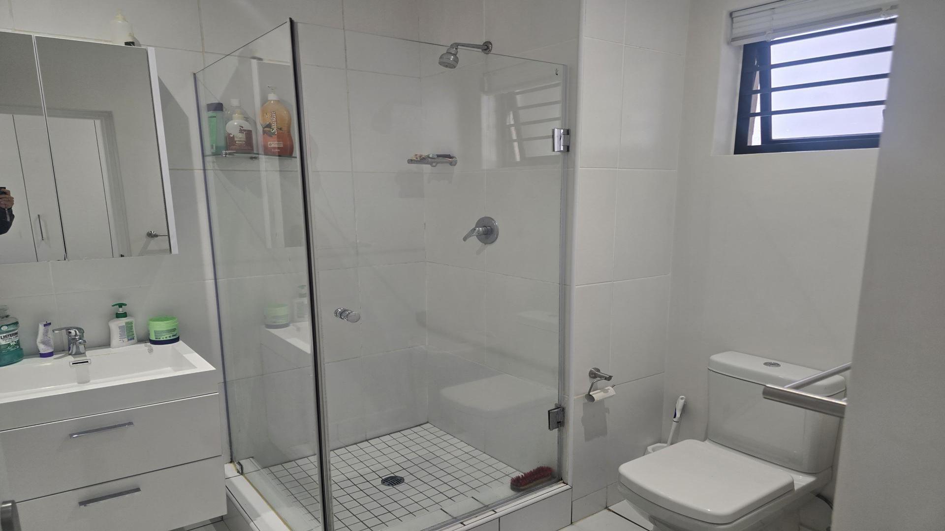 Bathroom 1 of property in Beverley