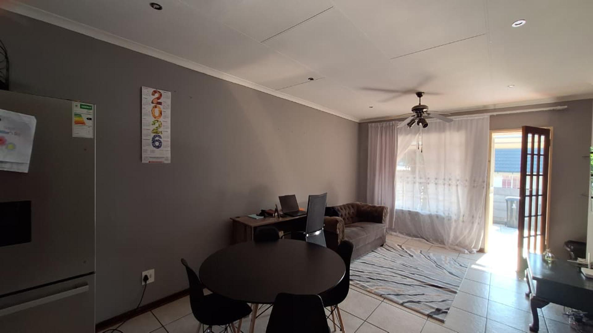 Dining Room - 13 square meters of property in Albertsdal