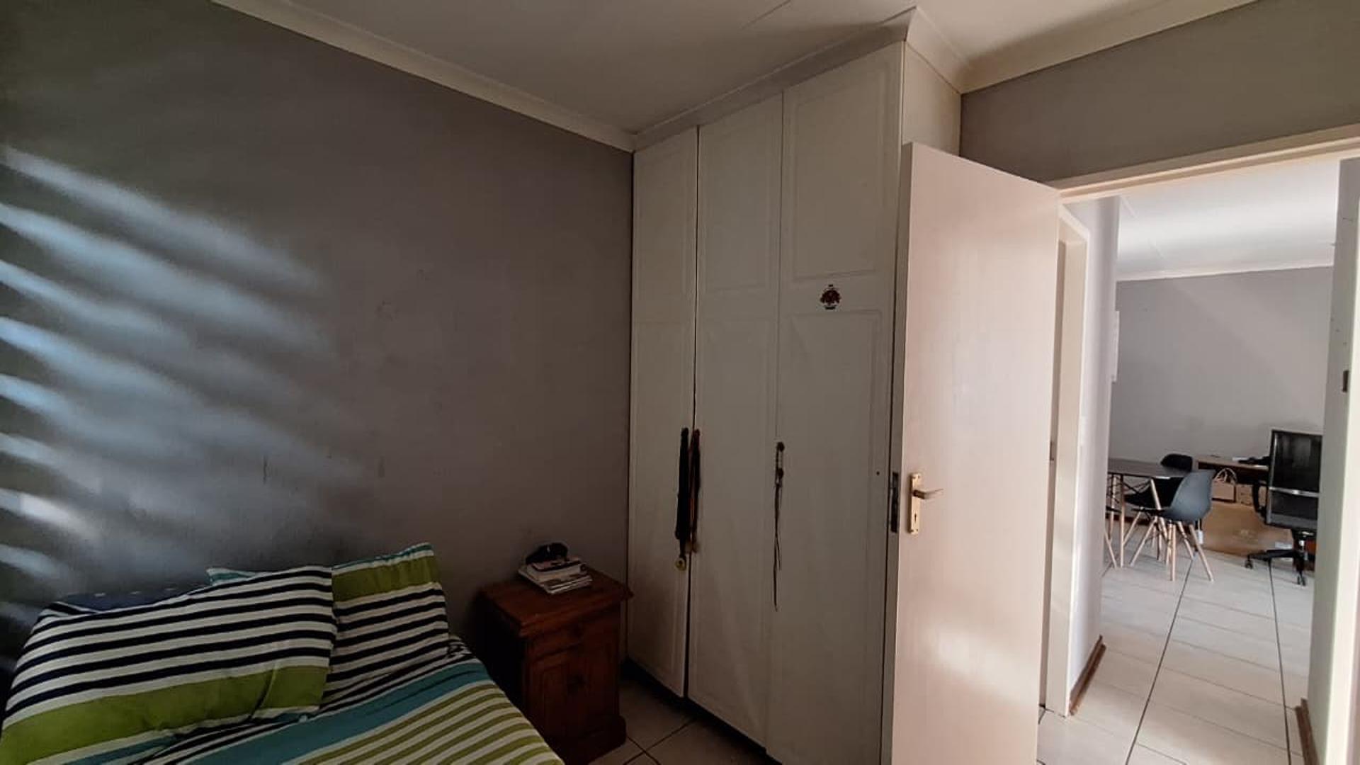 Bed Room 2 - 10 square meters of property in Albertsdal