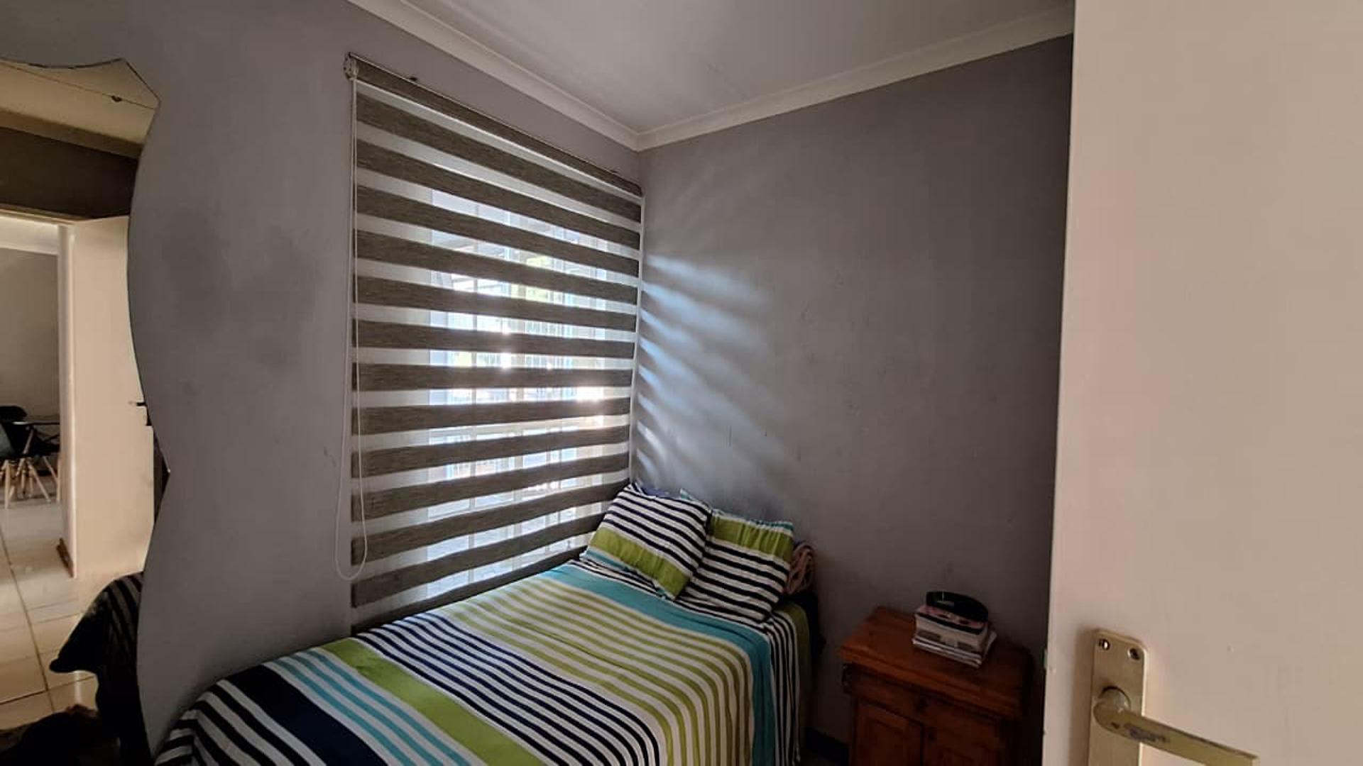 Bed Room 2 - 10 square meters of property in Albertsdal