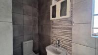Bathroom 1 - 7 square meters of property in Albertsdal